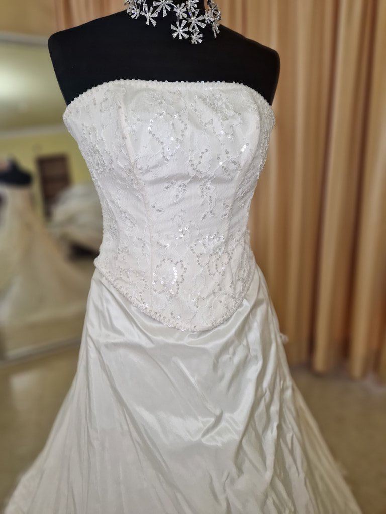 €52.00 per piece NICOLE, AZZURRA, VINNI, MAGGIE, SOTTERRO, TOMMASO STRANGIS, ALBERTO CARLOS etc. stock formal wear for women, men and children 165 pieces - REF. TV5978