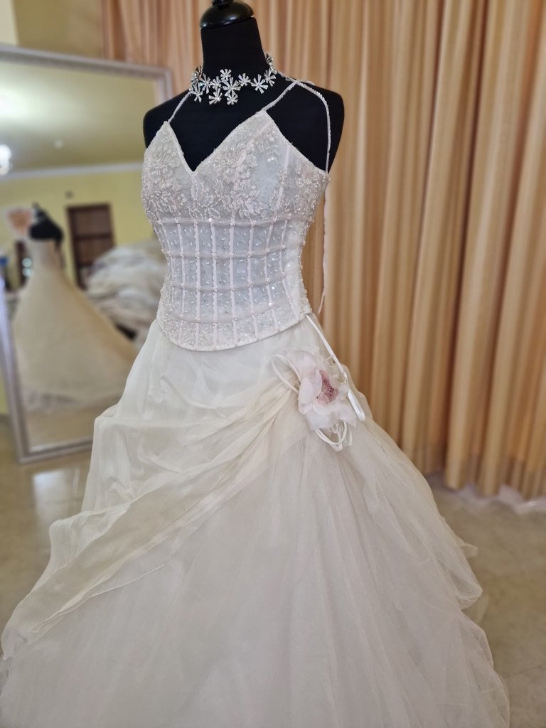 €52.00 per piece NICOLE, AZZURRA, VINNI, MAGGIE, SOTTERRO, TOMMASO STRANGIS, ALBERTO CARLOS etc. stock formal wear for women, men and children 165 pieces - REF. TV5978