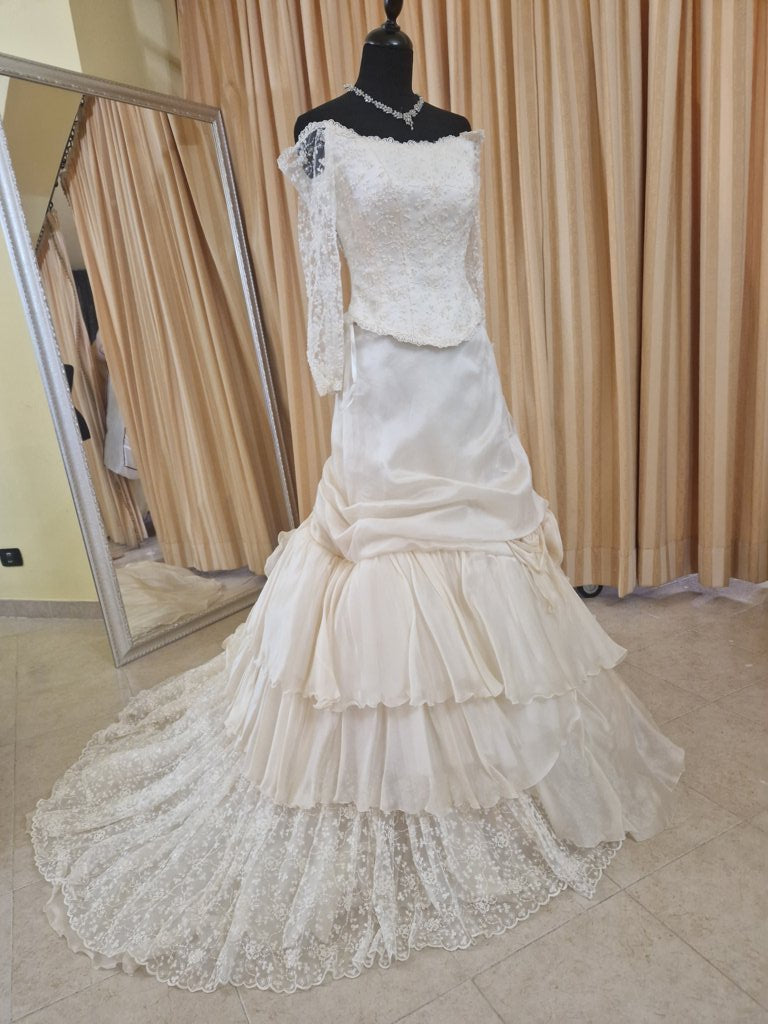 €52.00 per piece NICOLE, AZZURRA, VINNI, MAGGIE, SOTTERRO, TOMMASO STRANGIS, ALBERTO CARLOS etc. stock formal wear for women, men and children 165 pieces - REF. TV5978