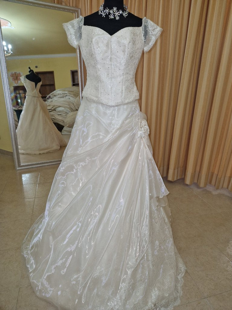 €52.00 per piece NICOLE, AZZURRA, VINNI, MAGGIE, SOTTERRO, TOMMASO STRANGIS, ALBERTO CARLOS etc. stock formal wear for women, men and children 165 pieces - REF. TV5978