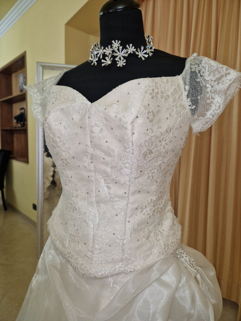 €52.00 per piece NICOLE, AZZURRA, VINNI, MAGGIE, SOTTERRO, TOMMASO STRANGIS, ALBERTO CARLOS etc. stock formal wear for women, men and children 165 pieces - REF. TV5978