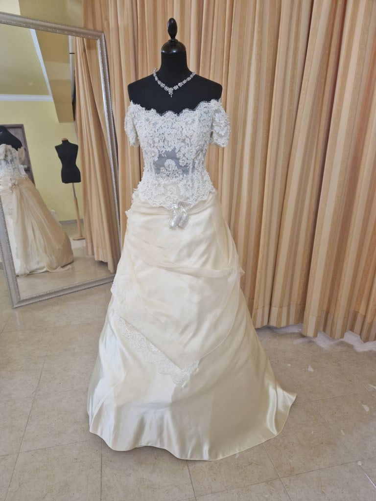 €52.00 per piece NICOLE, AZZURRA, VINNI, MAGGIE, SOTTERRO, TOMMASO STRANGIS, ALBERTO CARLOS etc. stock formal wear for women, men and children 165 pieces - REF. TV5978