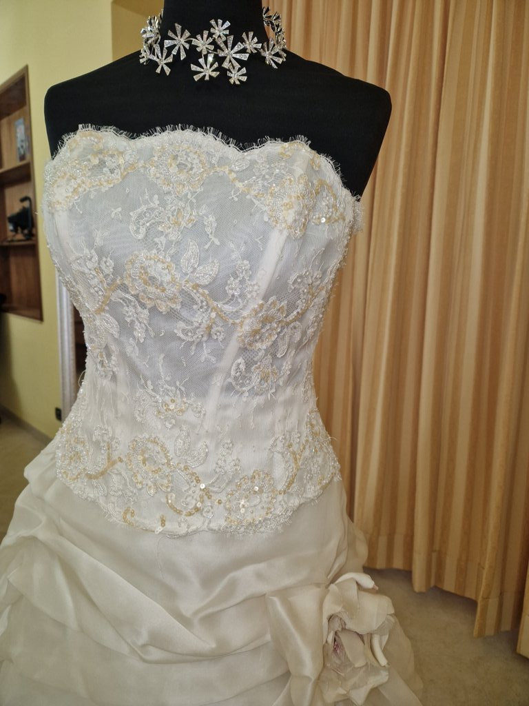 €52.00 per piece NICOLE, AZZURRA, VINNI, MAGGIE, SOTTERRO, TOMMASO STRANGIS, ALBERTO CARLOS etc. stock formal wear for women, men and children 165 pieces - REF. TV5978