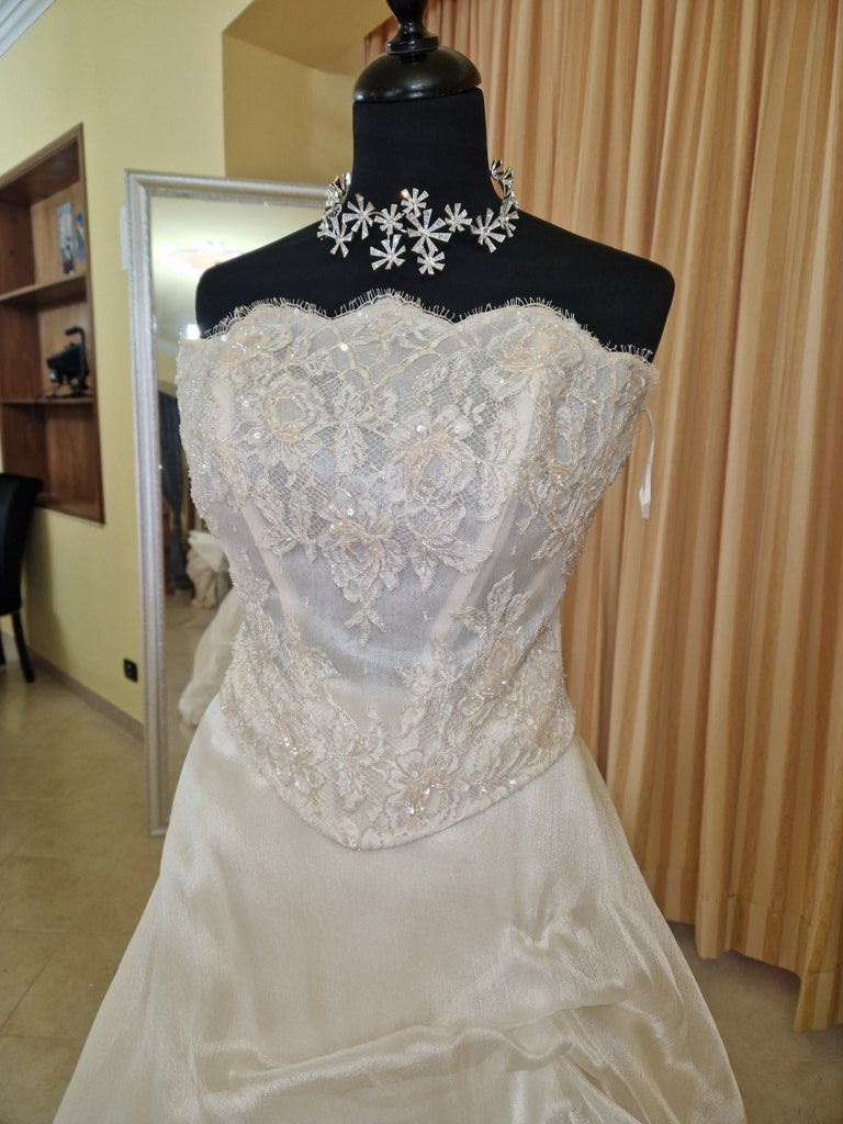 €52.00 per piece NICOLE, AZZURRA, VINNI, MAGGIE, SOTTERRO, TOMMASO STRANGIS, ALBERTO CARLOS etc. stock formal wear for women, men and children 165 pieces - REF. TV5978