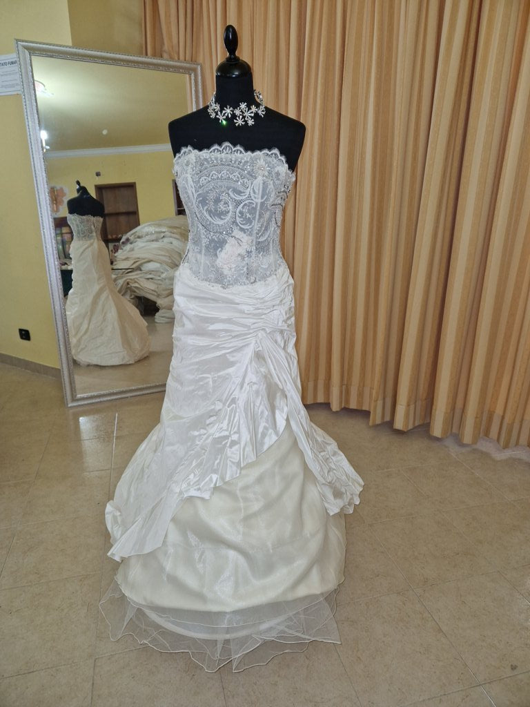 €52.00 per piece NICOLE, AZZURRA, VINNI, MAGGIE, SOTTERRO, TOMMASO STRANGIS, ALBERTO CARLOS etc. stock formal wear for women, men and children 165 pieces - REF. TV5978