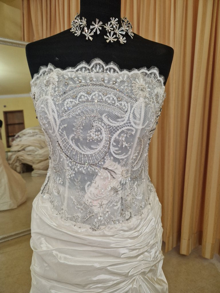 €52.00 per piece NICOLE, AZZURRA, VINNI, MAGGIE, SOTTERRO, TOMMASO STRANGIS, ALBERTO CARLOS etc. stock formal wear for women, men and children 165 pieces - REF. TV5978