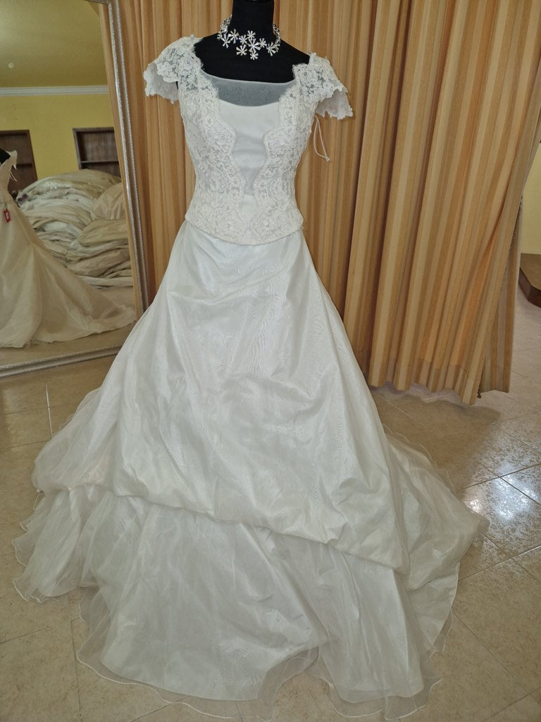 €52.00 per piece NICOLE, AZZURRA, VINNI, MAGGIE, SOTTERRO, TOMMASO STRANGIS, ALBERTO CARLOS etc. stock formal wear for women, men and children 165 pieces - REF. TV5978