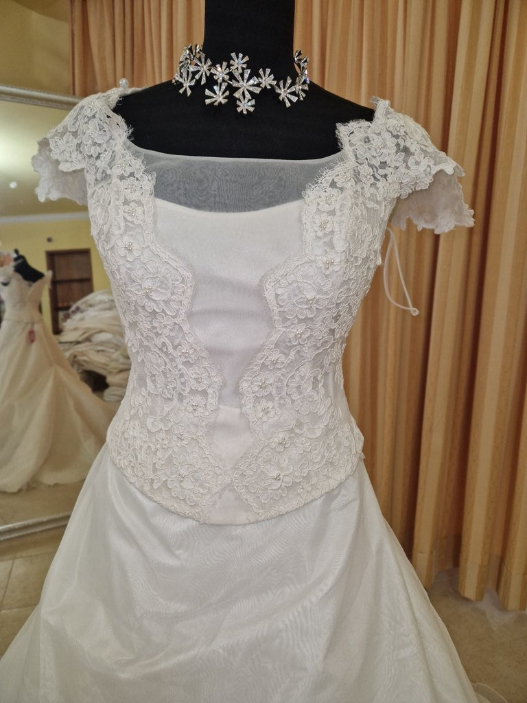 €52.00 per piece NICOLE, AZZURRA, VINNI, MAGGIE, SOTTERRO, TOMMASO STRANGIS, ALBERTO CARLOS etc. stock formal wear for women, men and children 165 pieces - REF. TV5978