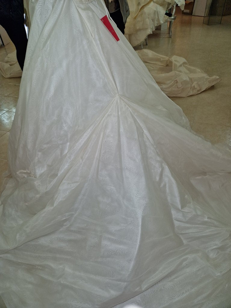 €52.00 per piece NICOLE, AZZURRA, VINNI, MAGGIE, SOTTERRO, TOMMASO STRANGIS, ALBERTO CARLOS etc. stock formal wear for women, men and children 165 pieces - REF. TV5978