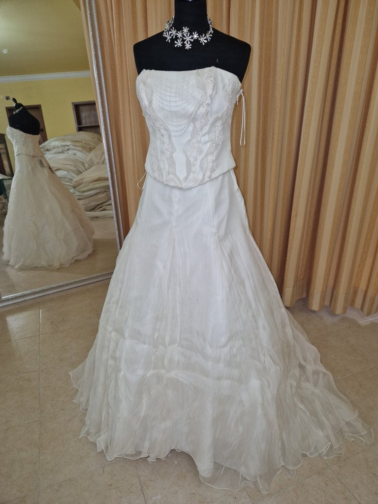 €52.00 per piece NICOLE, AZZURRA, VINNI, MAGGIE, SOTTERRO, TOMMASO STRANGIS, ALBERTO CARLOS etc. stock formal wear for women, men and children 165 pieces - REF. TV5978