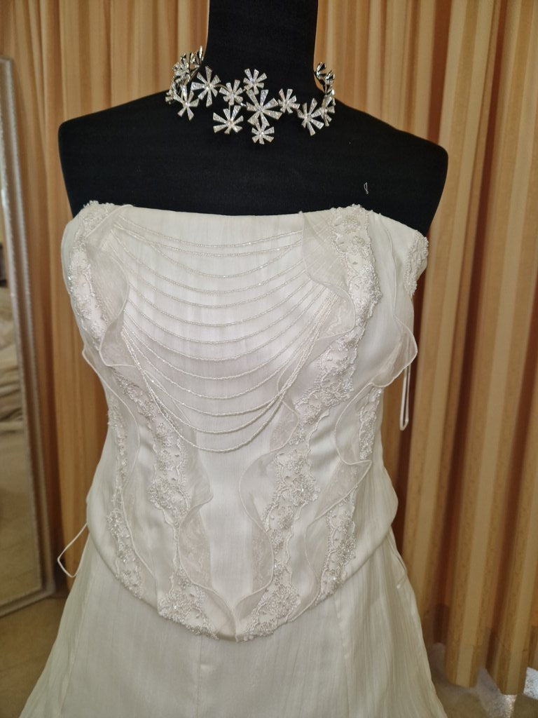 €52.00 per piece NICOLE, AZZURRA, VINNI, MAGGIE, SOTTERRO, TOMMASO STRANGIS, ALBERTO CARLOS etc. stock formal wear for women, men and children 165 pieces - REF. TV5978