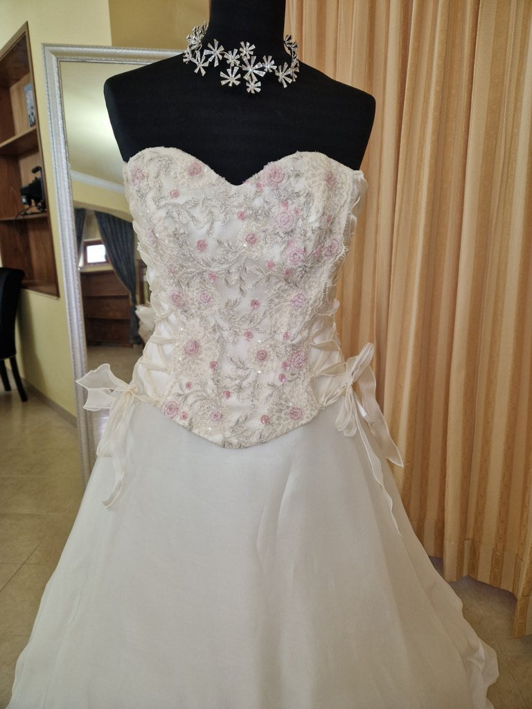 €52.00 per piece NICOLE, AZZURRA, VINNI, MAGGIE, SOTTERRO, TOMMASO STRANGIS, ALBERTO CARLOS etc. stock formal wear for women, men and children 165 pieces - REF. TV5978