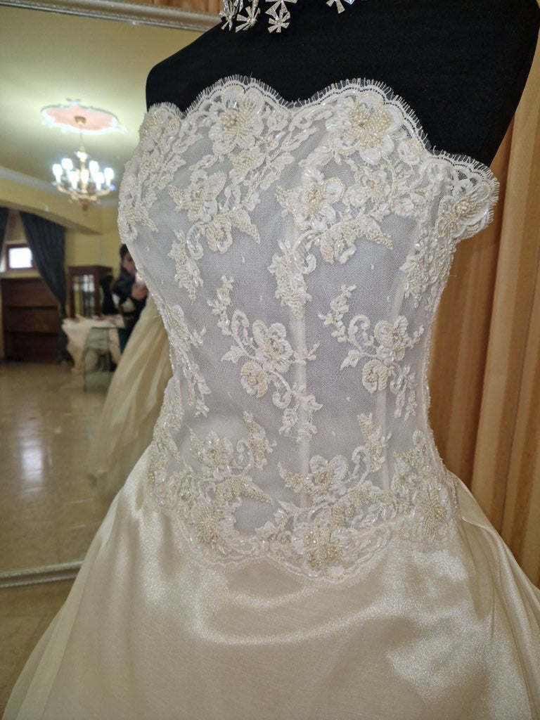 €52.00 per piece NICOLE, AZZURRA, VINNI, MAGGIE, SOTTERRO, TOMMASO STRANGIS, ALBERTO CARLOS etc. stock formal wear for women, men and children 165 pieces - REF. TV5978