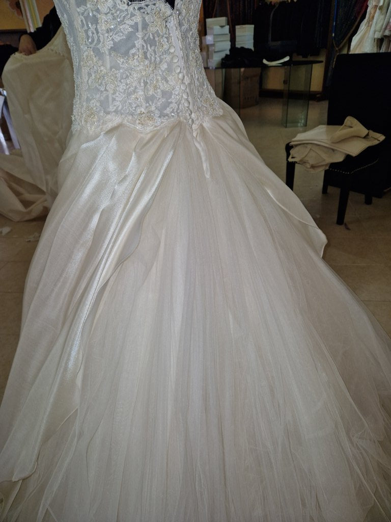 €52.00 per piece NICOLE, AZZURRA, VINNI, MAGGIE, SOTTERRO, TOMMASO STRANGIS, ALBERTO CARLOS etc. stock formal wear for women, men and children 165 pieces - REF. TV5978