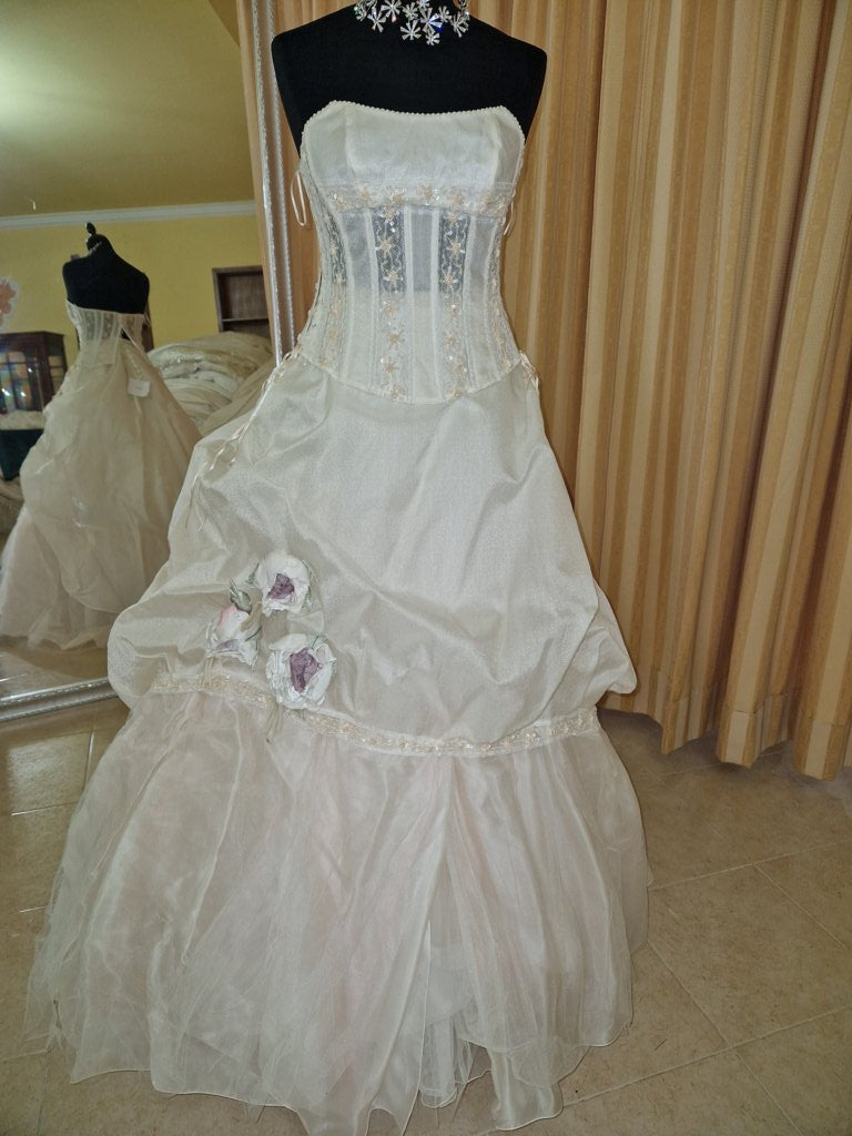 €52.00 per piece NICOLE, AZZURRA, VINNI, MAGGIE, SOTTERRO, TOMMASO STRANGIS, ALBERTO CARLOS etc. stock formal wear for women, men and children 165 pieces - REF. TV5978