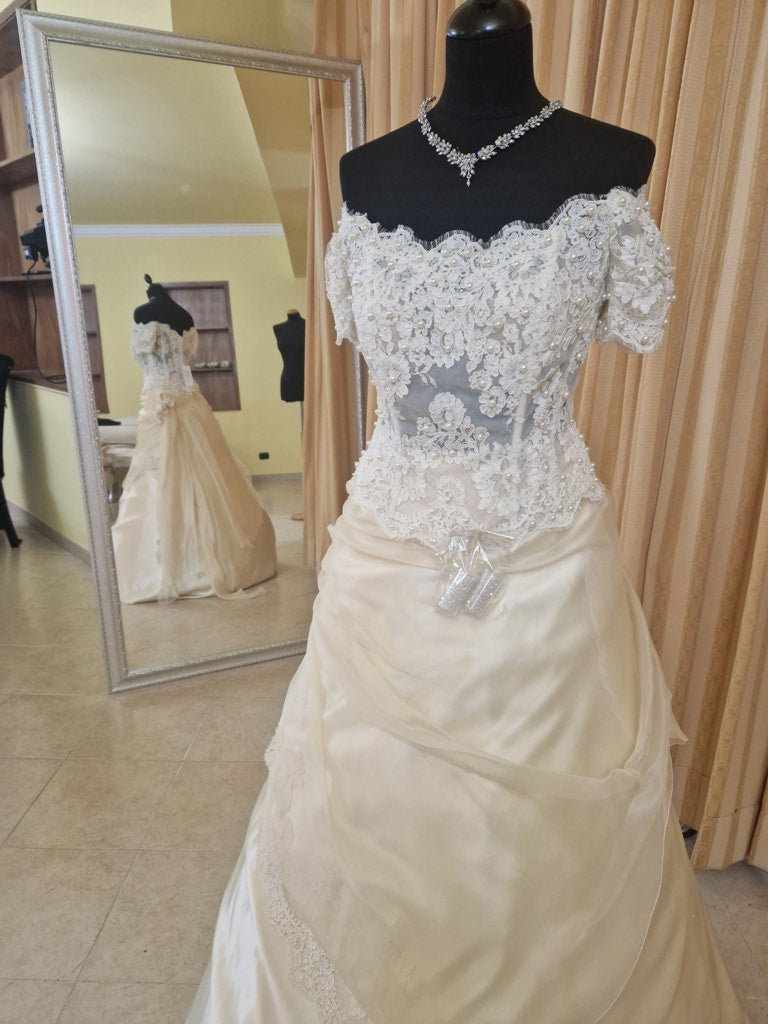 €52.00 per piece NICOLE, AZZURRA, VINNI, MAGGIE, SOTTERRO, TOMMASO STRANGIS, ALBERTO CARLOS etc. stock formal wear for women, men and children 165 pieces - REF. TV5978