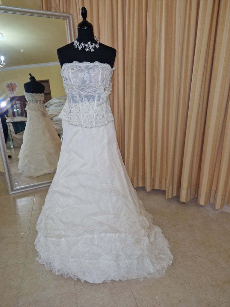 €52.00 per piece NICOLE, AZZURRA, VINNI, MAGGIE, SOTTERRO, TOMMASO STRANGIS, ALBERTO CARLOS etc. stock formal wear for women, men and children 165 pieces - REF. TV5978