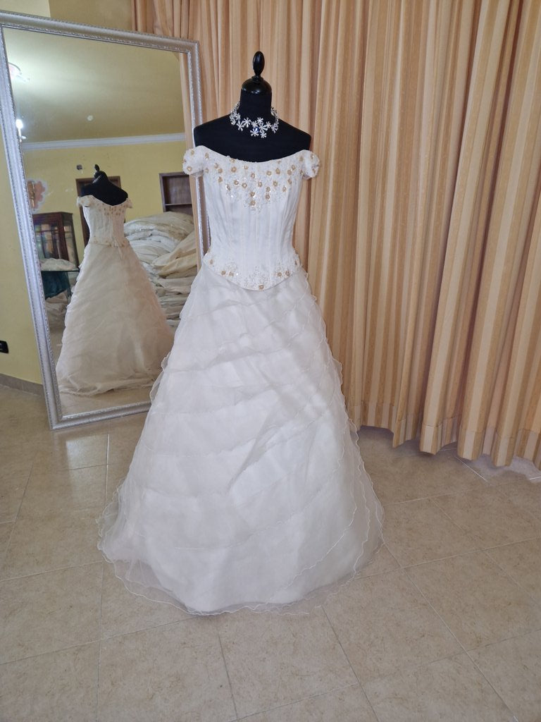 €52.00 per piece NICOLE, AZZURRA, VINNI, MAGGIE, SOTTERRO, TOMMASO STRANGIS, ALBERTO CARLOS etc. stock formal wear for women, men and children 165 pieces - REF. TV5978