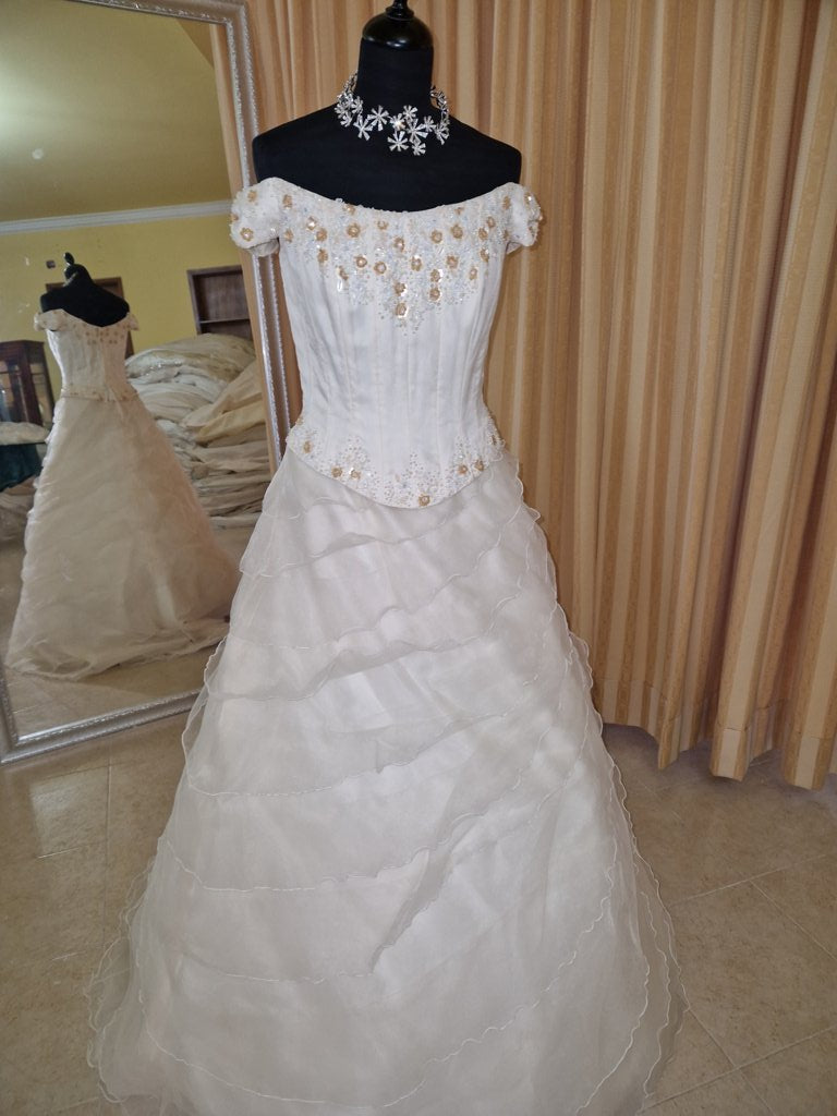€52.00 per piece NICOLE, AZZURRA, VINNI, MAGGIE, SOTTERRO, TOMMASO STRANGIS, ALBERTO CARLOS etc. stock formal wear for women, men and children 165 pieces - REF. TV5978