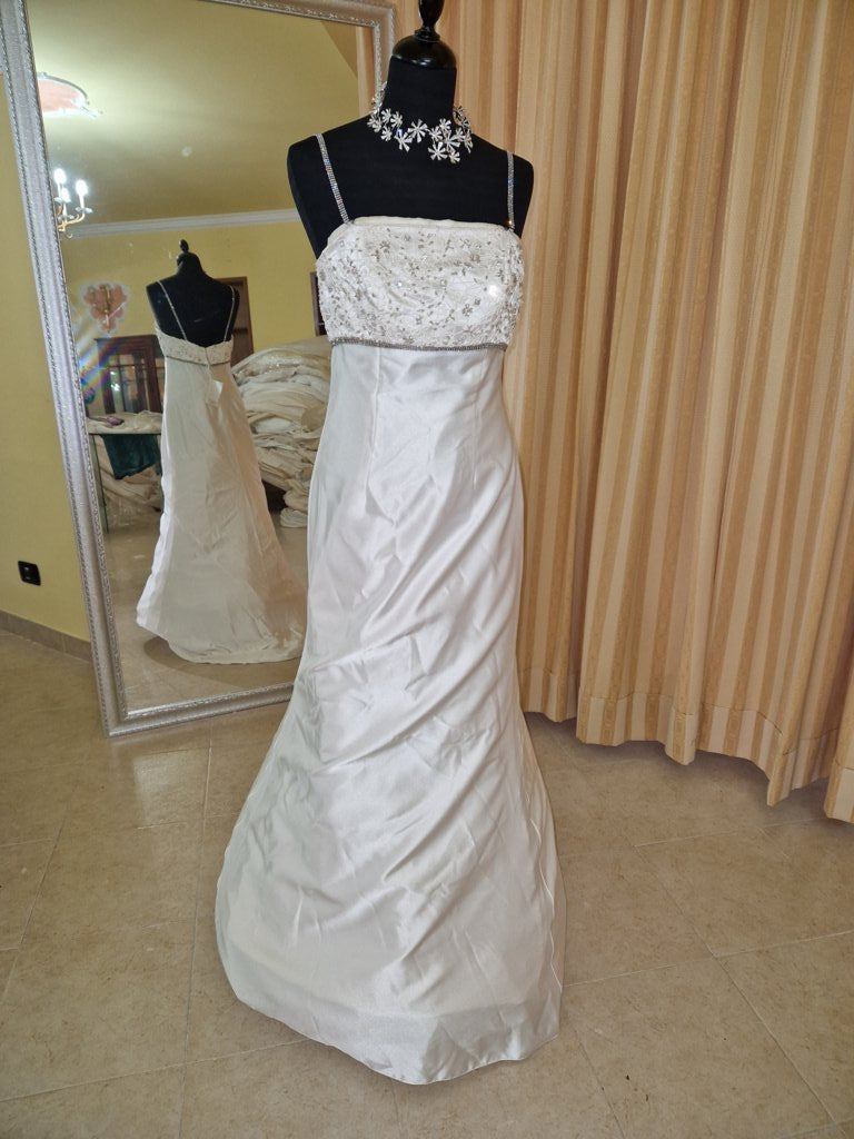 €52.00 per piece NICOLE, AZZURRA, VINNI, MAGGIE, SOTTERRO, TOMMASO STRANGIS, ALBERTO CARLOS etc. stock formal wear for women, men and children 165 pieces - REF. TV5978