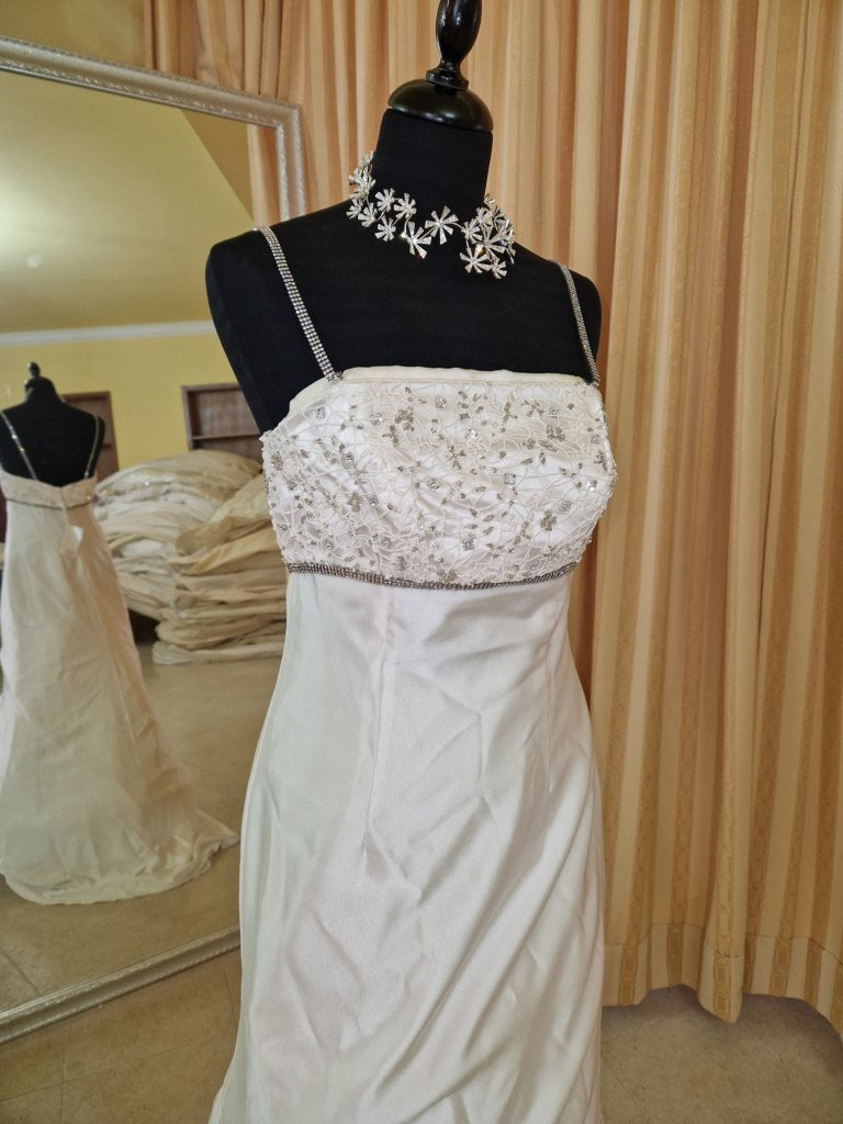 €52.00 per piece NICOLE, AZZURRA, VINNI, MAGGIE, SOTTERRO, TOMMASO STRANGIS, ALBERTO CARLOS etc. stock formal wear for women, men and children 165 pieces - REF. TV5978