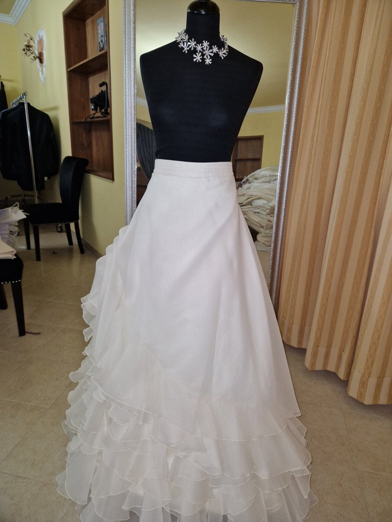 €52.00 per piece NICOLE, AZZURRA, VINNI, MAGGIE, SOTTERRO, TOMMASO STRANGIS, ALBERTO CARLOS etc. stock formal wear for women, men and children 165 pieces - REF. TV5978