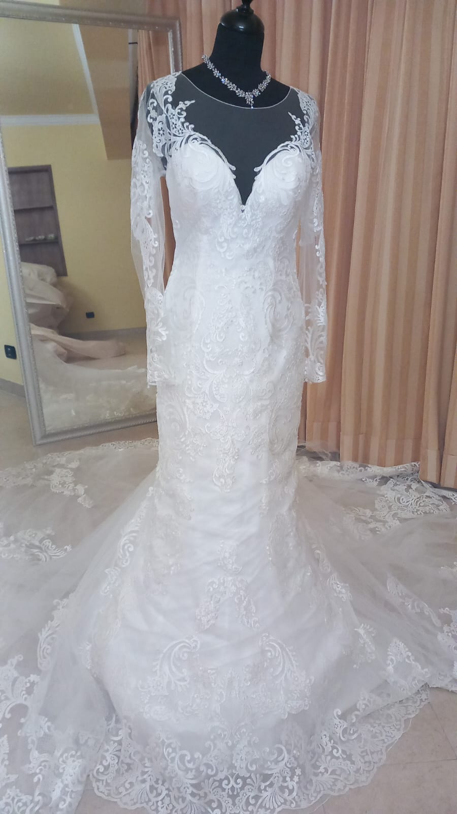 €52.00 per piece NICOLE, AZZURRA, VINNI, MAGGIE, SOTTERRO, TOMMASO STRANGIS, ALBERTO CARLOS etc. stock formal wear for women, men and children 165 pieces - REF. TV5978