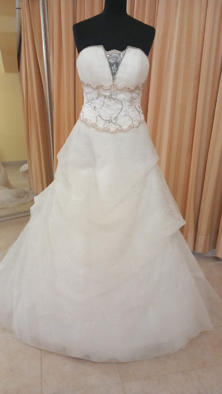 €52.00 per piece NICOLE, AZZURRA, VINNI, MAGGIE, SOTTERRO, TOMMASO STRANGIS, ALBERTO CARLOS etc. stock formal wear for women, men and children 165 pieces - REF. TV5978