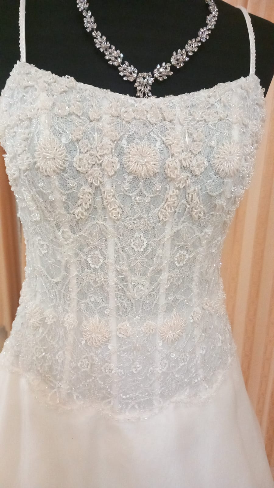€52.00 per piece NICOLE, AZZURRA, VINNI, MAGGIE, SOTTERRO, TOMMASO STRANGIS, ALBERTO CARLOS etc. stock formal wear for women, men and children 165 pieces - REF. TV5978