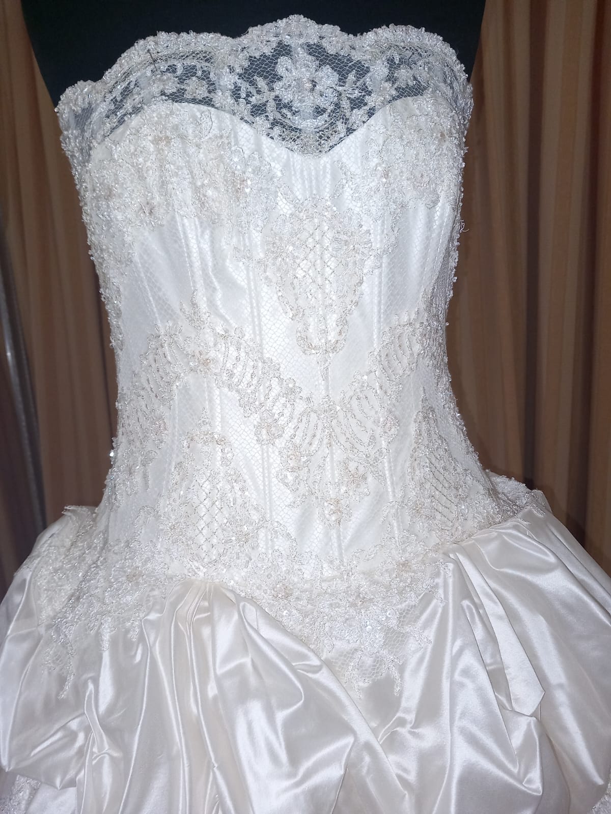 €52.00 per piece NICOLE, AZZURRA, VINNI, MAGGIE, SOTTERRO, TOMMASO STRANGIS, ALBERTO CARLOS etc. stock formal wear for women, men and children 165 pieces - REF. TV5978