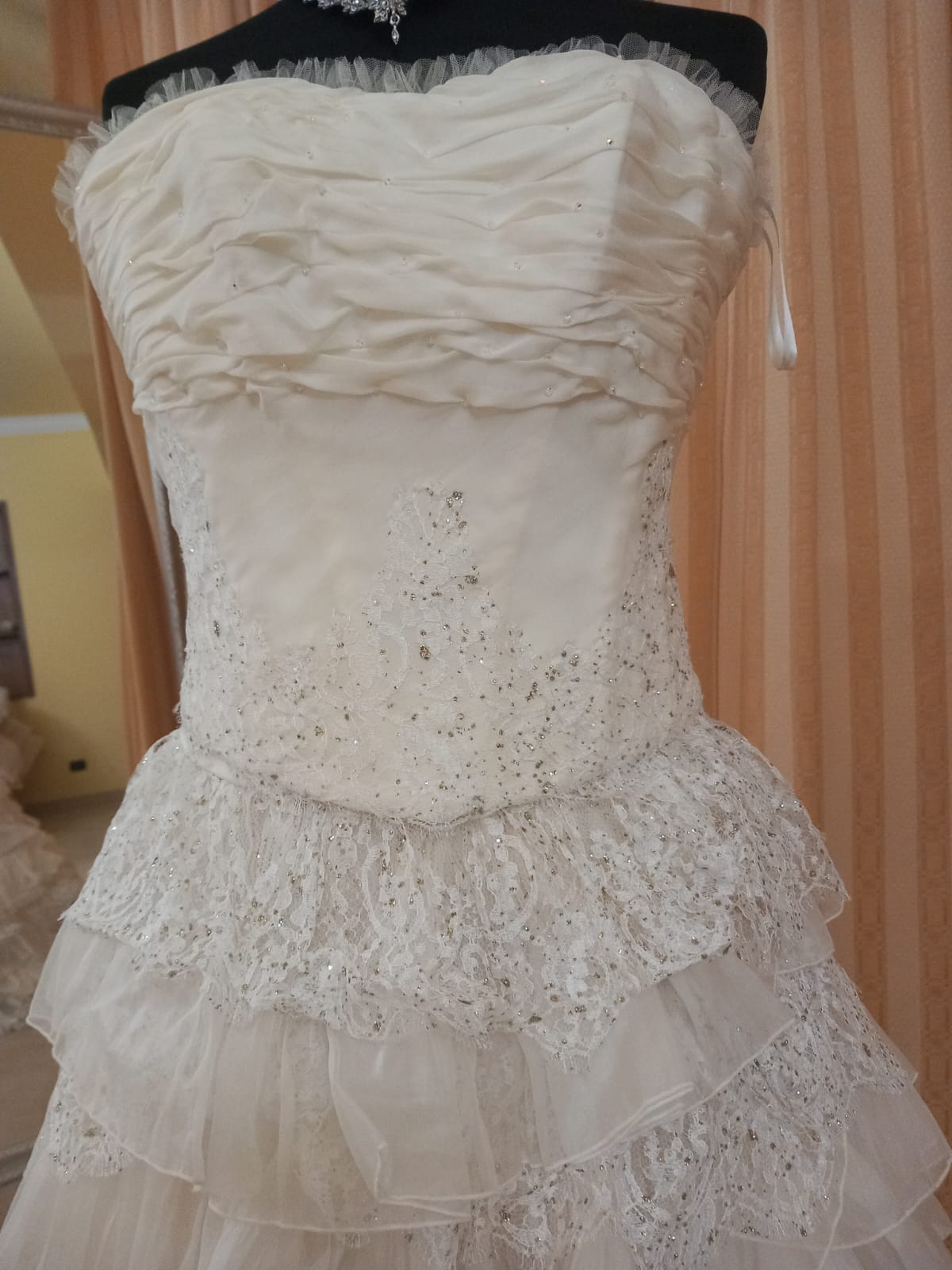 €52.00 per piece NICOLE, AZZURRA, VINNI, MAGGIE, SOTTERRO, TOMMASO STRANGIS, ALBERTO CARLOS etc. stock formal wear for women, men and children 165 pieces - REF. TV5978
