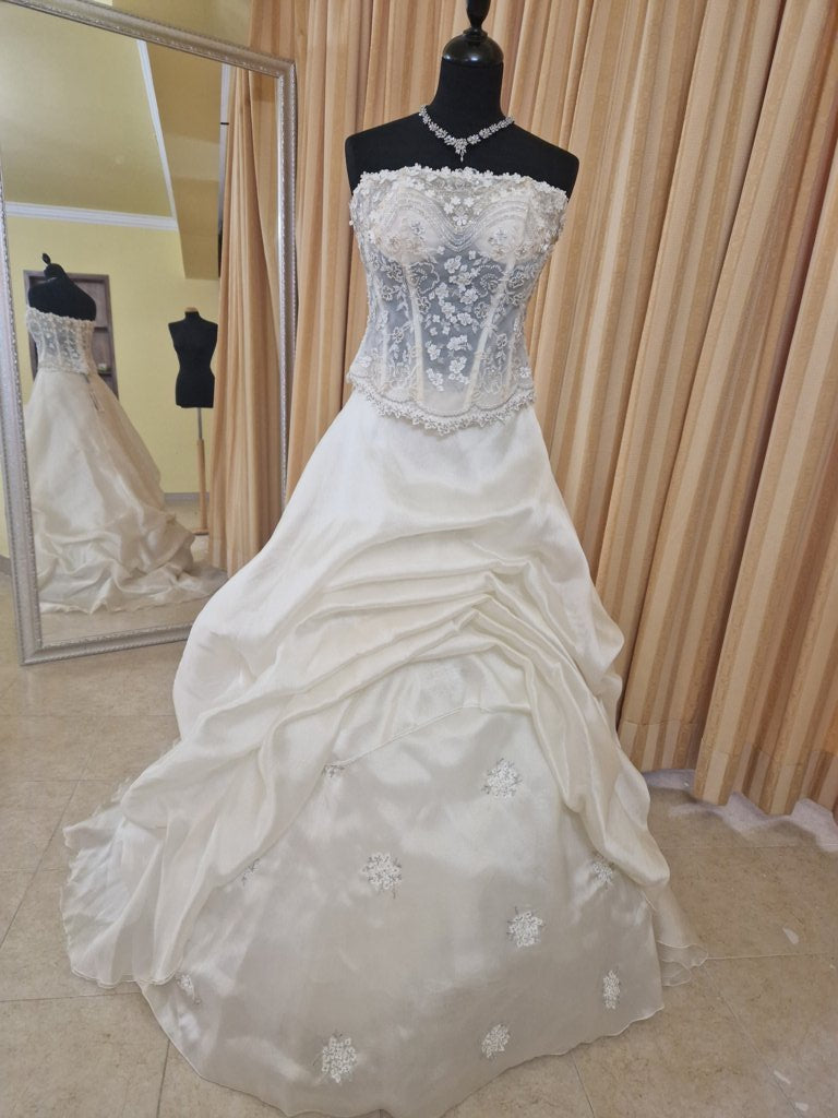 €52.00 per piece NICOLE, AZZURRA, VINNI, MAGGIE, SOTTERRO, TOMMASO STRANGIS, ALBERTO CARLOS etc. stock formal wear for women, men and children 165 pieces - REF. TV5978