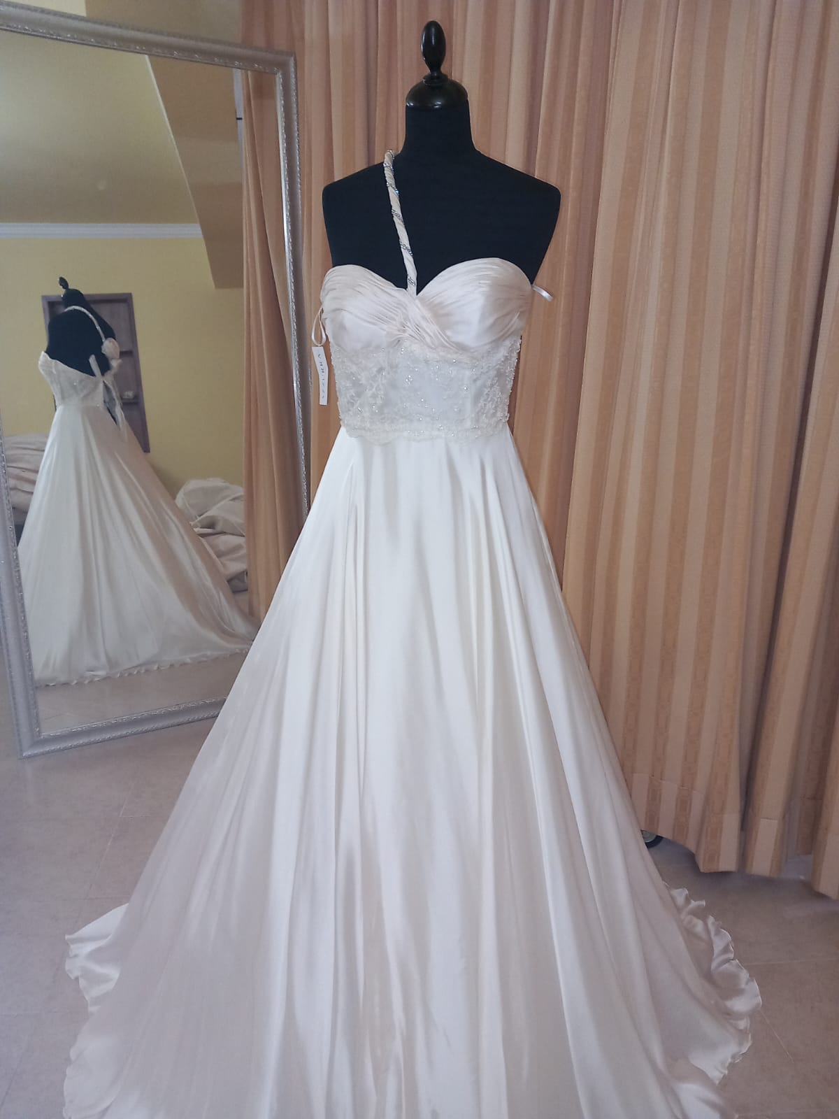 €52.00 per piece NICOLE, AZZURRA, VINNI, MAGGIE, SOTTERRO, TOMMASO STRANGIS, ALBERTO CARLOS etc. stock formal wear for women, men and children 165 pieces - REF. TV5978