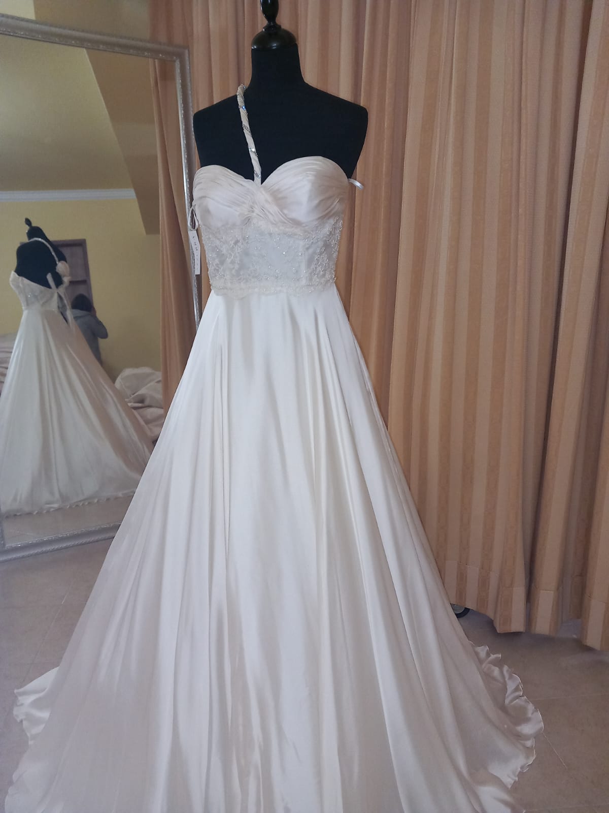 €52.00 per piece NICOLE, AZZURRA, VINNI, MAGGIE, SOTTERRO, TOMMASO STRANGIS, ALBERTO CARLOS etc. stock formal wear for women, men and children 165 pieces - REF. TV5978