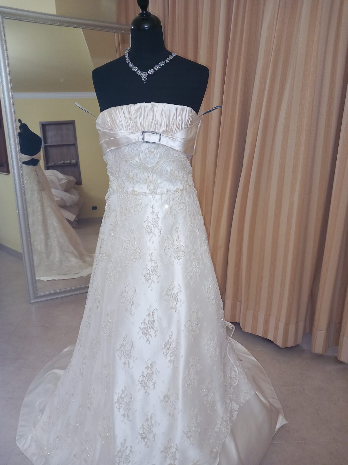 €52.00 per piece NICOLE, AZZURRA, VINNI, MAGGIE, SOTTERRO, TOMMASO STRANGIS, ALBERTO CARLOS etc. stock formal wear for women, men and children 165 pieces - REF. TV5978