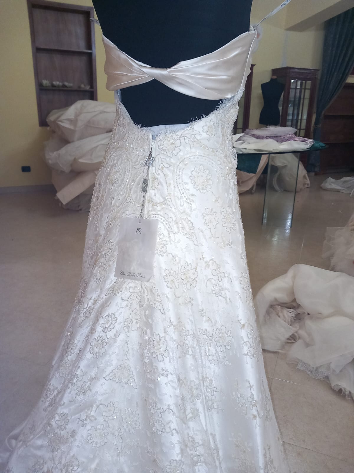 €52.00 per piece NICOLE, AZZURRA, VINNI, MAGGIE, SOTTERRO, TOMMASO STRANGIS, ALBERTO CARLOS etc. stock formal wear for women, men and children 165 pieces - REF. TV5978