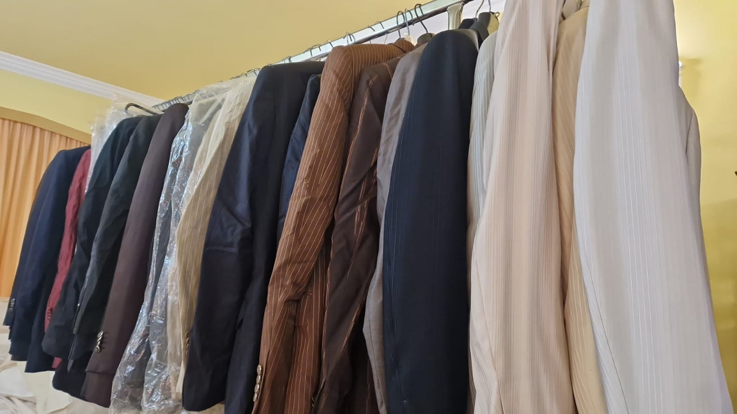 €52.00 per piece NICOLE, AZZURRA, VINNI, MAGGIE, SOTTERRO, TOMMASO STRANGIS, ALBERTO CARLOS etc. stock formal wear for women, men and children 165 pieces - REF. TV5978