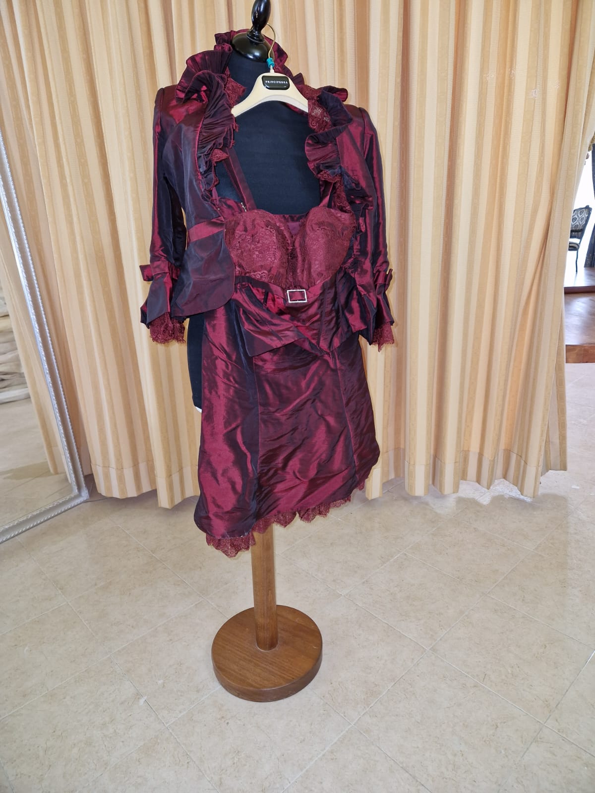 €52.00 per piece NICOLE, AZZURRA, VINNI, MAGGIE, SOTTERRO, TOMMASO STRANGIS, ALBERTO CARLOS etc. stock formal wear for women, men and children 165 pieces - REF. TV5978