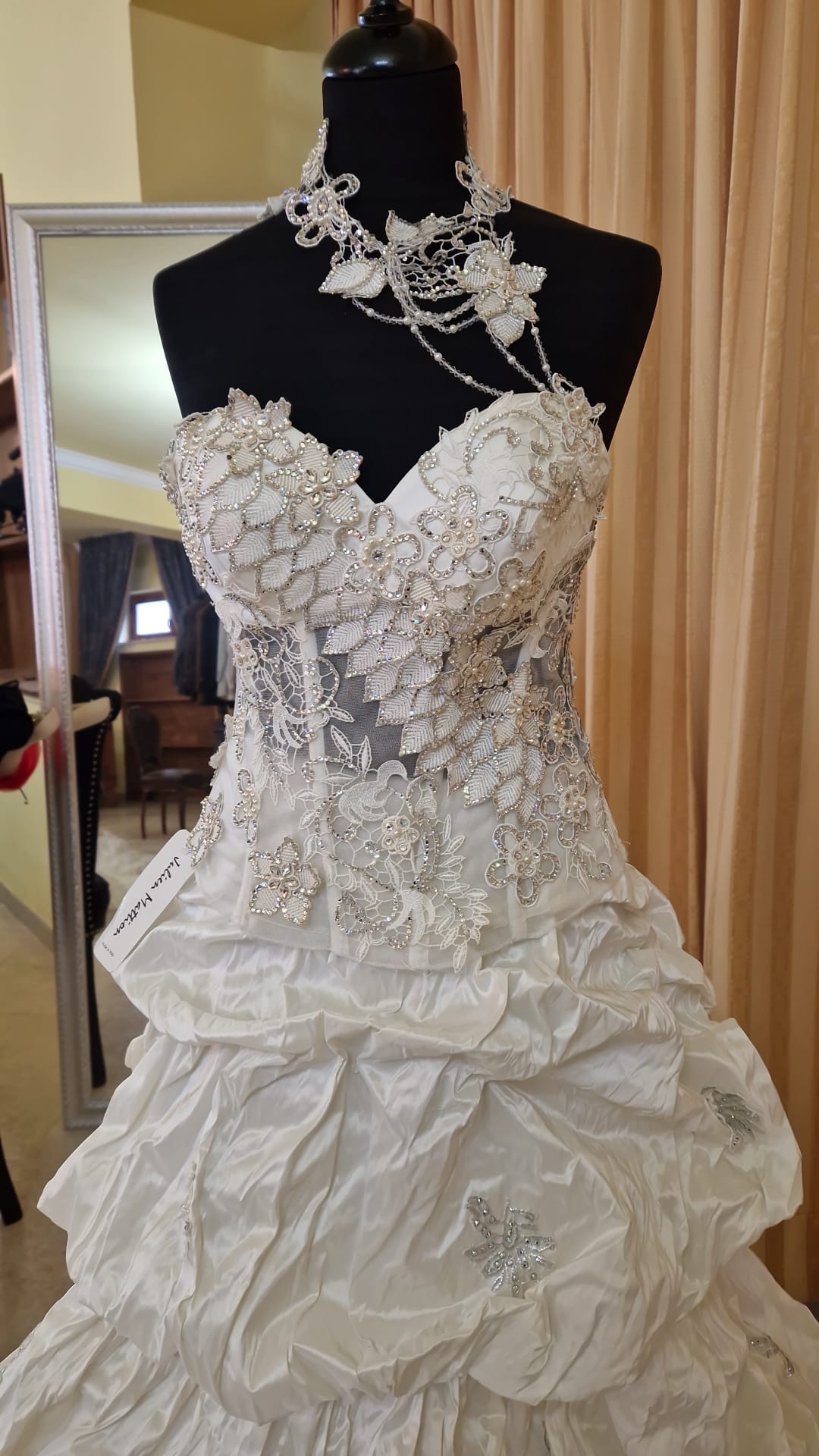 €52.00 per piece NICOLE, AZZURRA, VINNI, MAGGIE, SOTTERRO, TOMMASO STRANGIS, ALBERTO CARLOS etc. stock formal wear for women, men and children 165 pieces - REF. TV5978