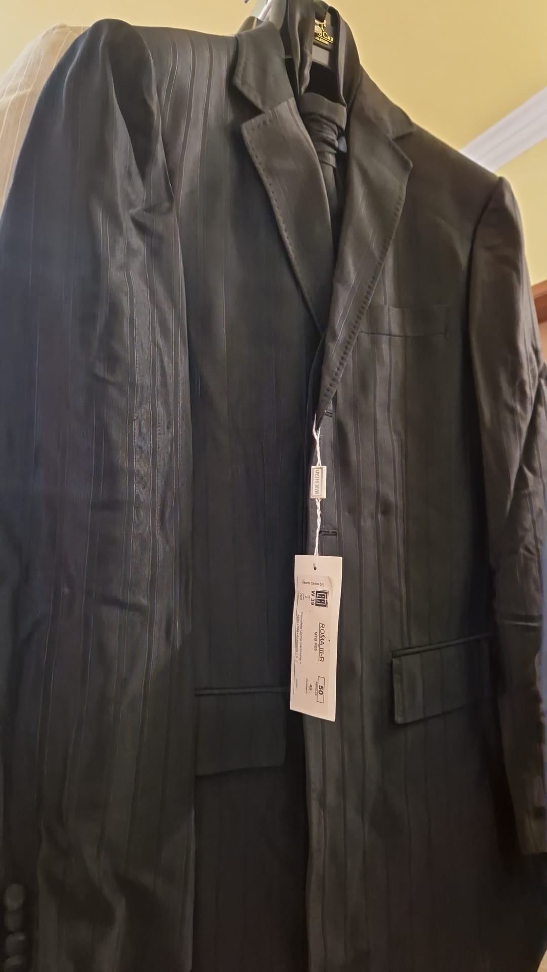 €52.00 per piece NICOLE, AZZURRA, VINNI, MAGGIE, SOTTERRO, TOMMASO STRANGIS, ALBERTO CARLOS etc. stock formal wear for women, men and children 165 pieces - REF. TV5978