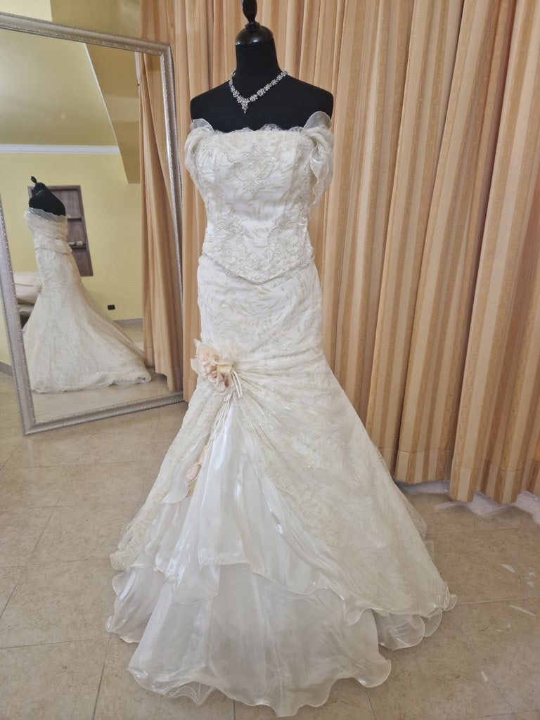 €52.00 per piece NICOLE, AZZURRA, VINNI, MAGGIE, SOTTERRO, TOMMASO STRANGIS, ALBERTO CARLOS etc. stock formal wear for women, men and children 165 pieces - REF. TV5978