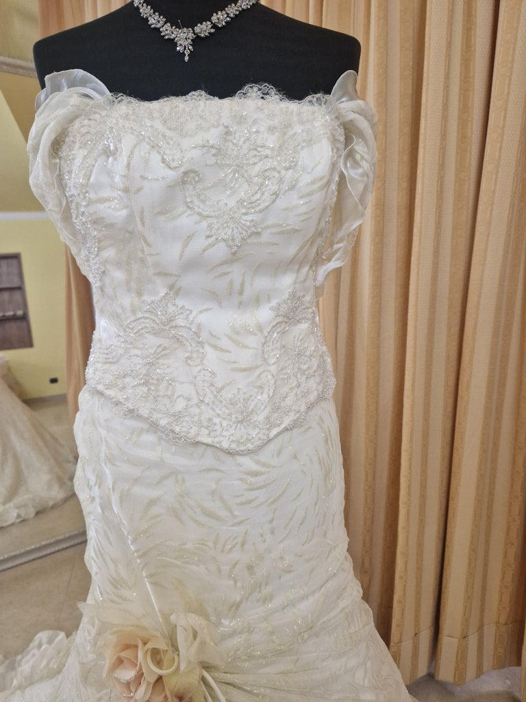 €52.00 per piece NICOLE, AZZURRA, VINNI, MAGGIE, SOTTERRO, TOMMASO STRANGIS, ALBERTO CARLOS etc. stock formal wear for women, men and children 165 pieces - REF. TV5978