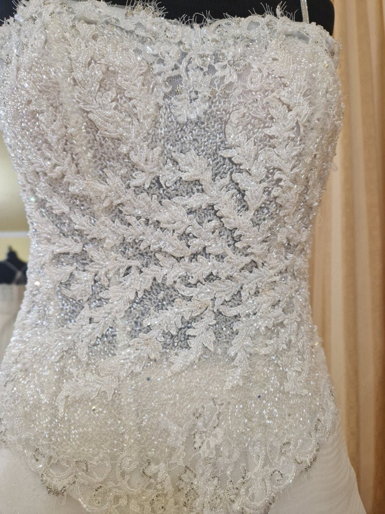 €52.00 per piece NICOLE, AZZURRA, VINNI, MAGGIE, SOTTERRO, TOMMASO STRANGIS, ALBERTO CARLOS etc. stock formal wear for women, men and children 165 pieces - REF. TV5978