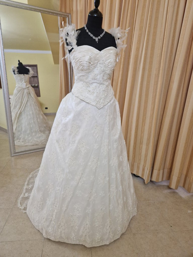 €52.00 per piece NICOLE, AZZURRA, VINNI, MAGGIE, SOTTERRO, TOMMASO STRANGIS, ALBERTO CARLOS etc. stock formal wear for women, men and children 165 pieces - REF. TV5978