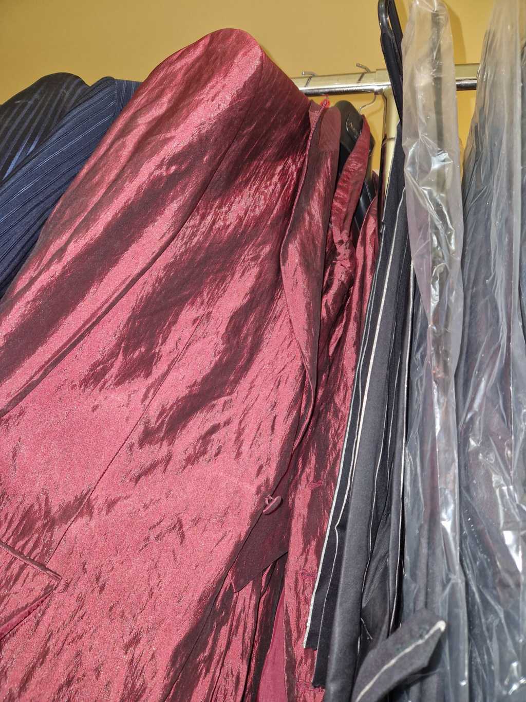 €52.00 per piece NICOLE, AZZURRA, VINNI, MAGGIE, SOTTERRO, TOMMASO STRANGIS, ALBERTO CARLOS etc. stock formal wear for women, men and children 165 pieces - REF. TV5978