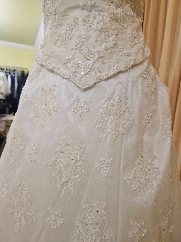 €52.00 per piece NICOLE, AZZURRA, VINNI, MAGGIE, SOTTERRO, TOMMASO STRANGIS, ALBERTO CARLOS etc. stock formal wear for women, men and children 165 pieces - REF. TV5978
