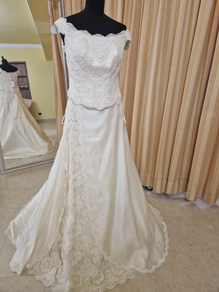 €52.00 per piece NICOLE, AZZURRA, VINNI, MAGGIE, SOTTERRO, TOMMASO STRANGIS, ALBERTO CARLOS etc. stock formal wear for women, men and children 165 pieces - REF. TV5978