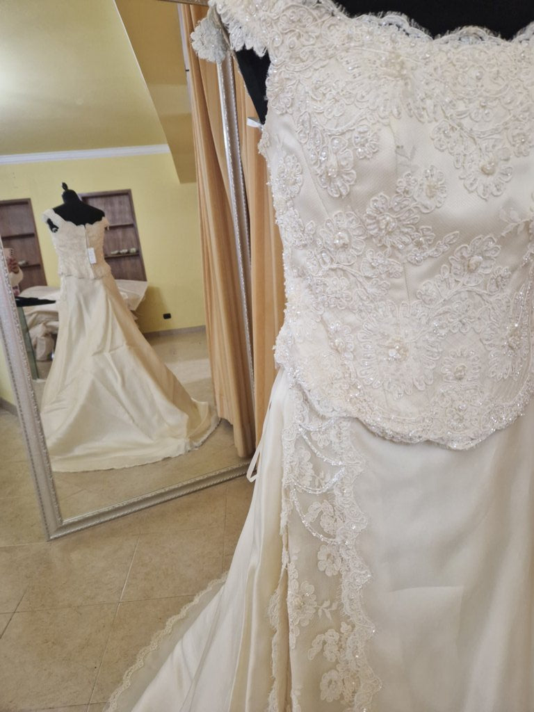 €52.00 per piece NICOLE, AZZURRA, VINNI, MAGGIE, SOTTERRO, TOMMASO STRANGIS, ALBERTO CARLOS etc. stock formal wear for women, men and children 165 pieces - REF. TV5978
