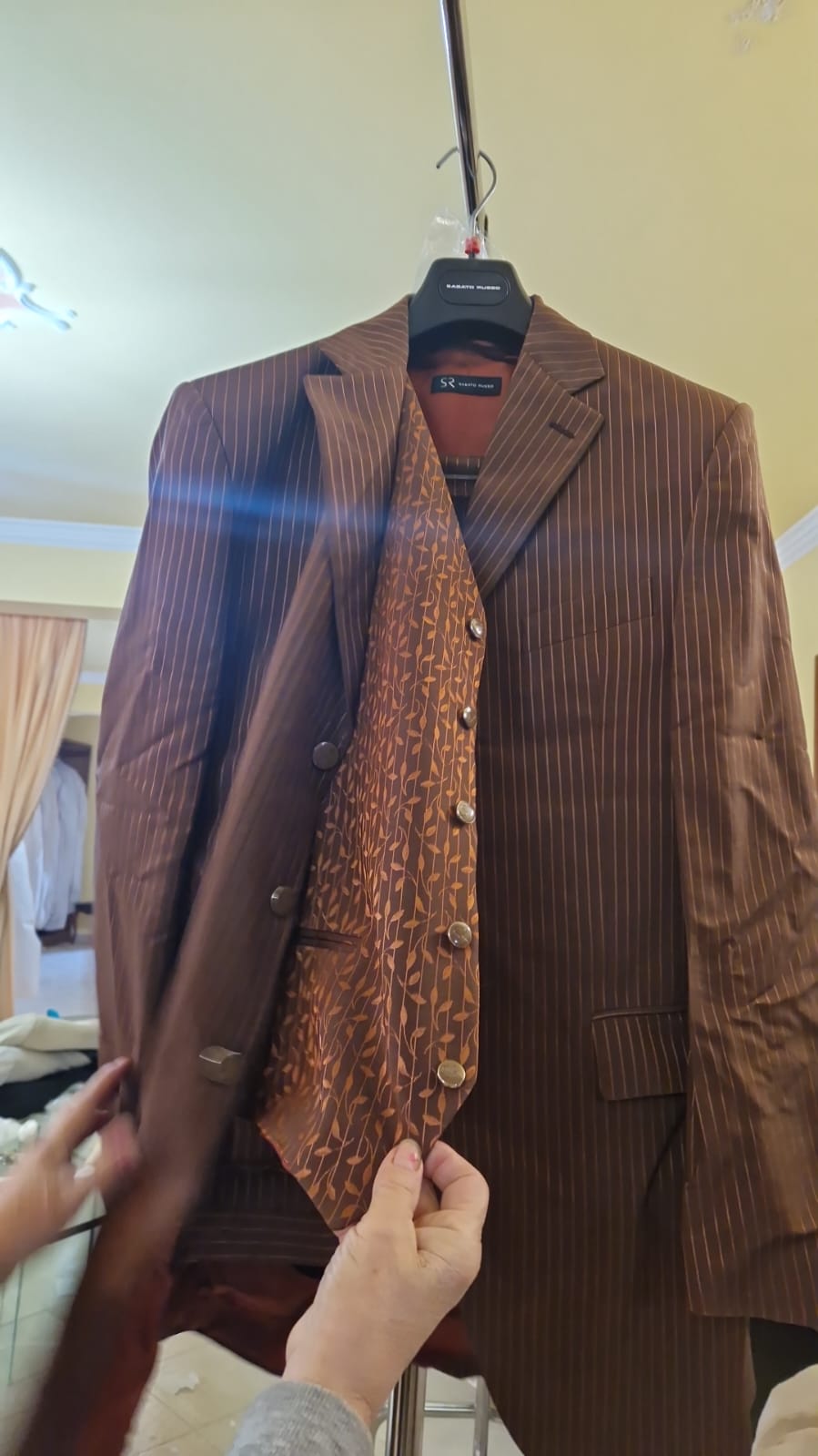 €52.00 per piece NICOLE, AZZURRA, VINNI, MAGGIE, SOTTERRO, TOMMASO STRANGIS, ALBERTO CARLOS etc. stock formal wear for women, men and children 165 pieces - REF. TV5978