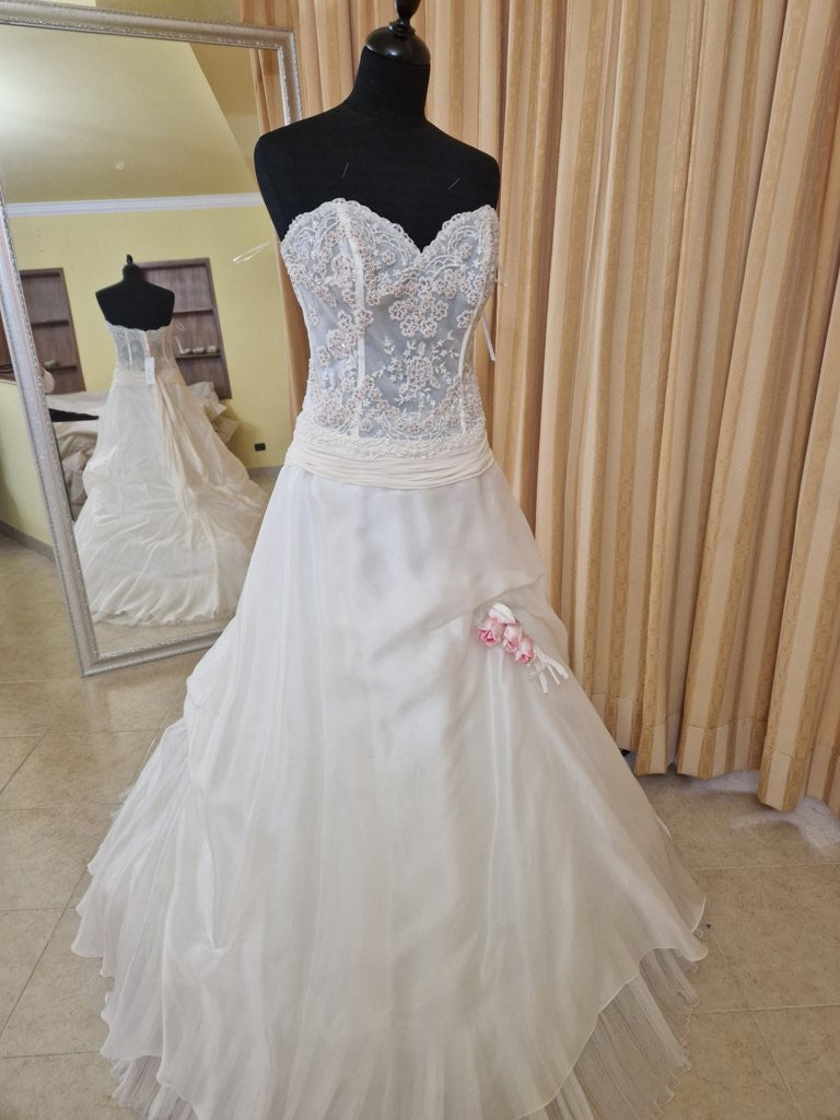 €52.00 per piece NICOLE, AZZURRA, VINNI, MAGGIE, SOTTERRO, TOMMASO STRANGIS, ALBERTO CARLOS etc. stock formal wear for women, men and children 165 pieces - REF. TV5978
